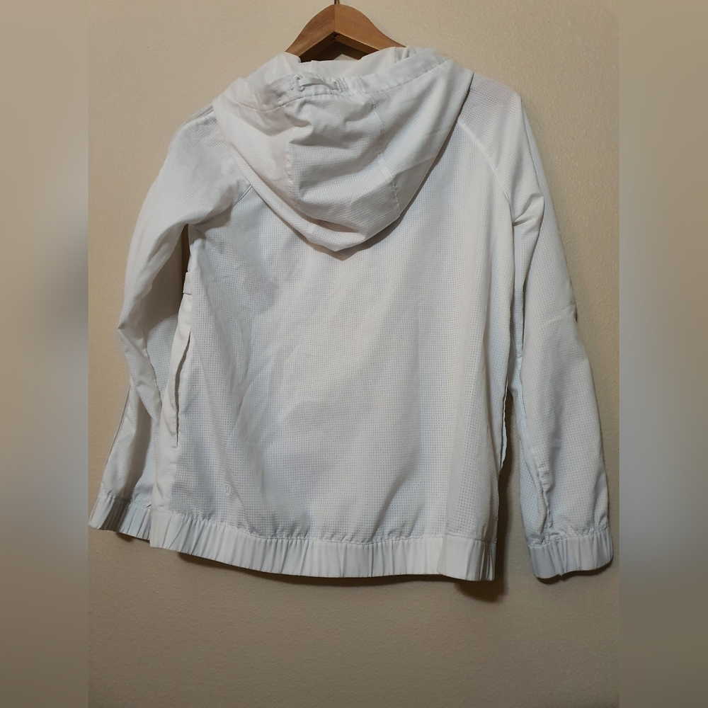 Lululemon Foldable/Packable Windbreaker - image 2